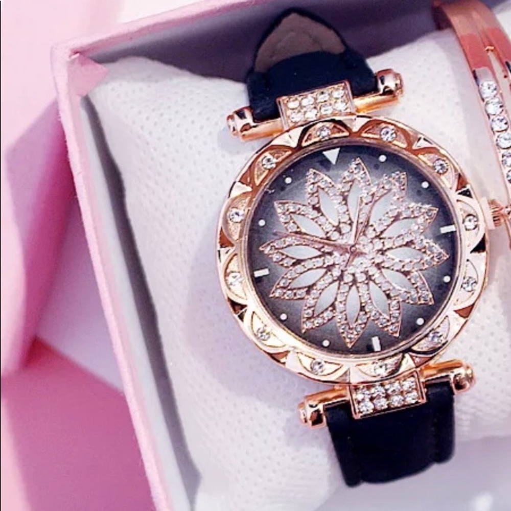 Women Classy Quartz Wristwatch
